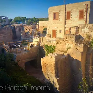  Pensión Cave Garden